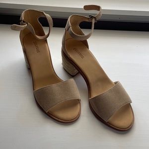 NWOT Soludos sandals